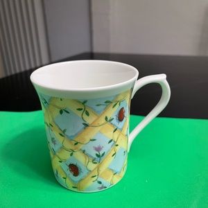 QUEEN'S BONE CHINA ENGLAND BEES MUG